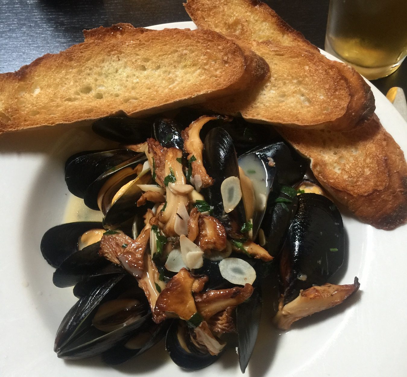 Willems On Main Vancouver Mussels - SkagitTalk