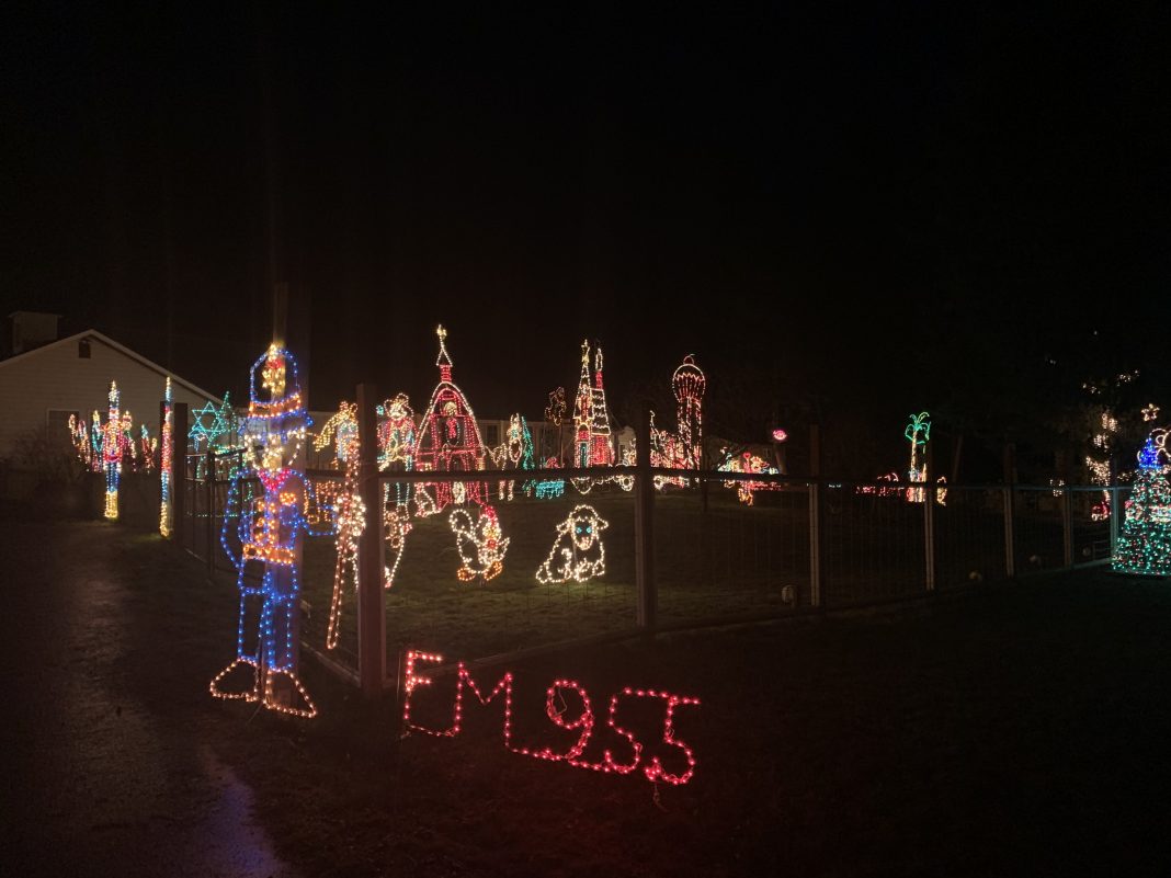 Christmas Lights in Skagit County Biz Point Road Anacortes 95 5