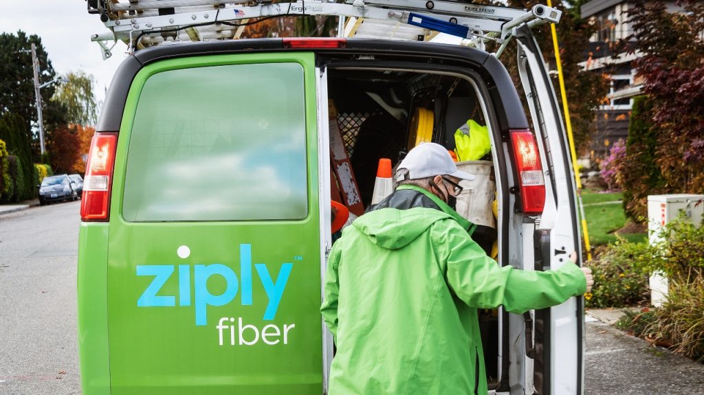 Ziply Fiber worker opening the door to a Ziply fiber van